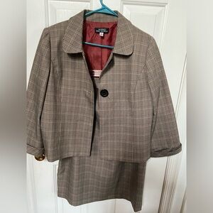 Giorgio Sant’ Angelo Skirt Suit.  Size 12. 3/4 length sleeve. Attached belt